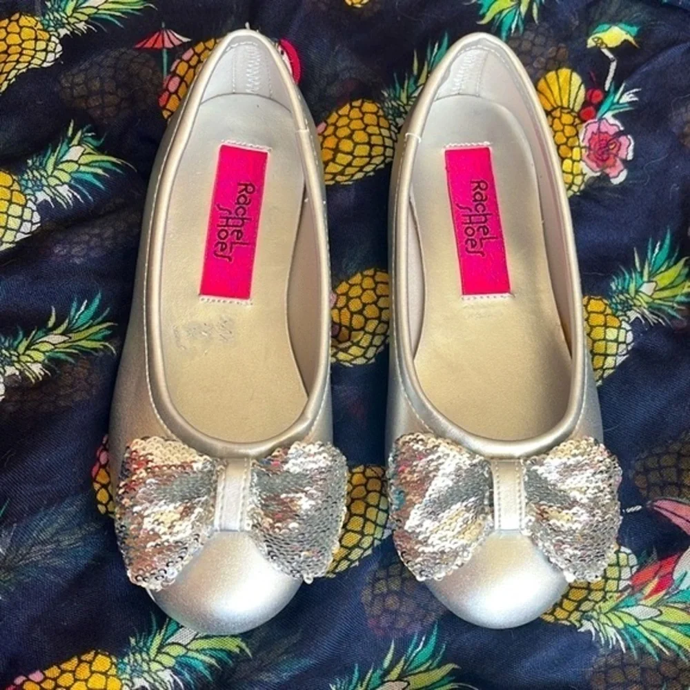 Brand New Rachel Shoes Gabriella Slip On Silver Flats Sequin Bows Round Toe